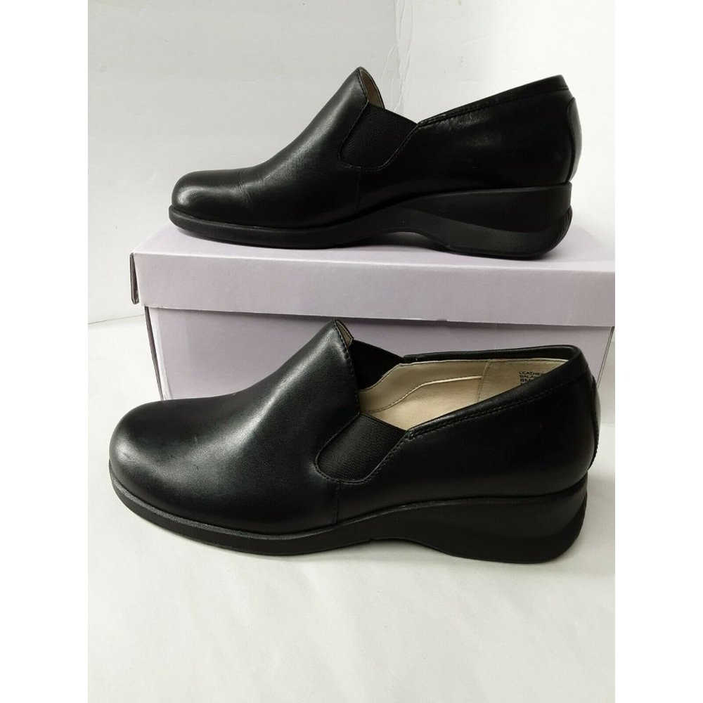 Dockers women's black Slip on size 8 med